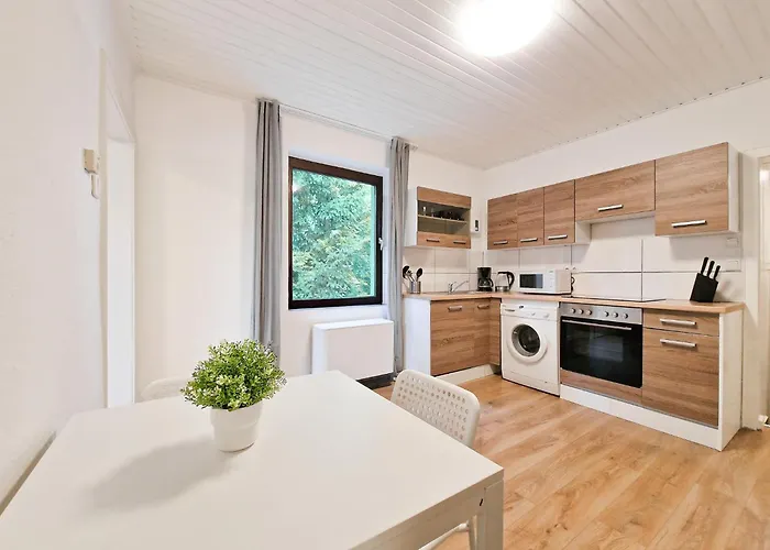 Raj Living - 1 , 2 And 3 Room Monteur Apartments