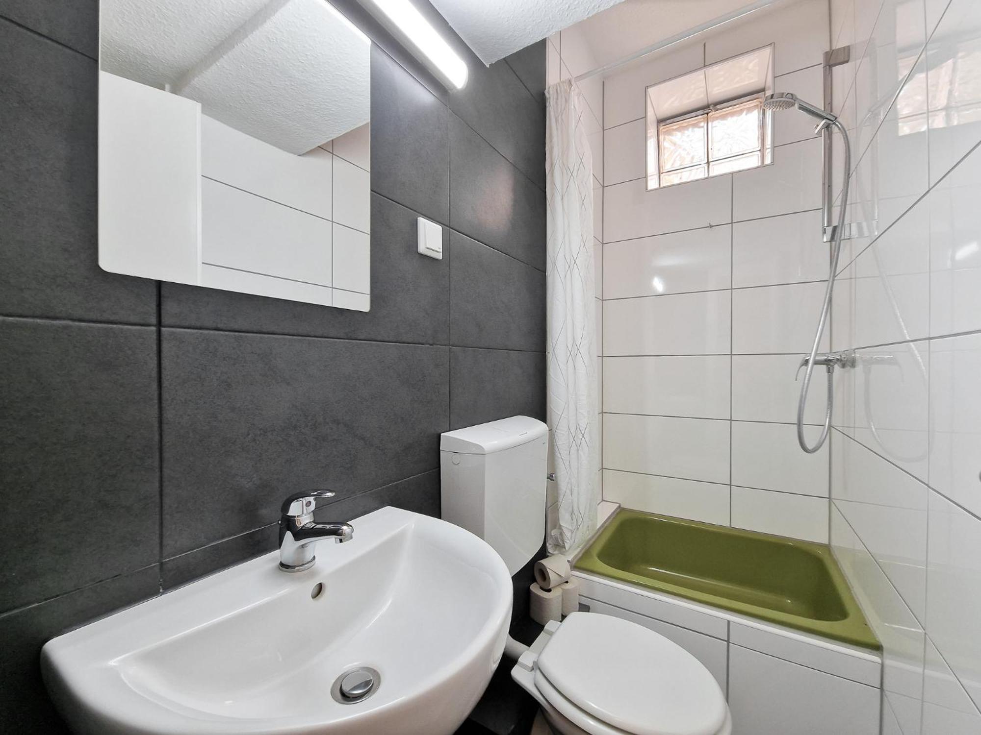 Raj Living - 1 , 2 And 3 Monteur Apartment